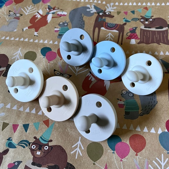 Ryan & Rose Cutie PAT Stage 1 & 2 Starter Kit + 2 Extra Pacifiers! (Value: $50) - Picture 4 of 7